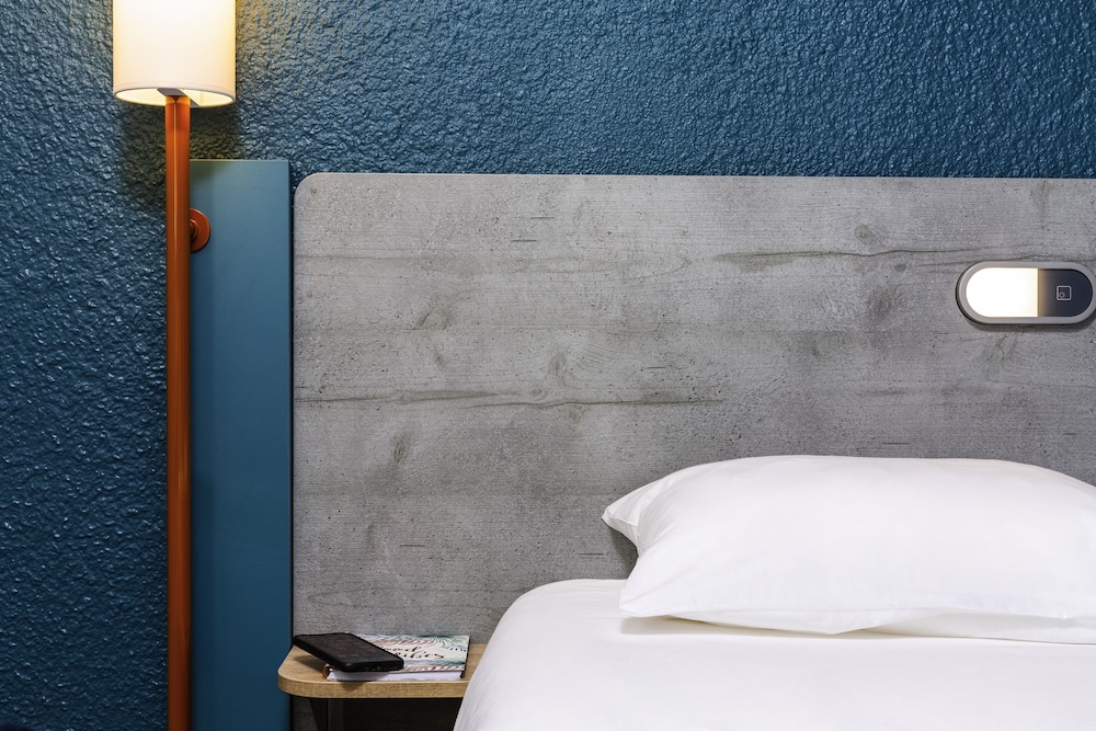 Habitación doble del hotel Ibis budget París Porte D'Orleans. Foto 1