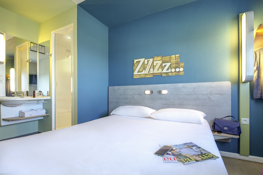 Habitación doble del hotel Ibis budget París Porte D'Orleans. Foto 7