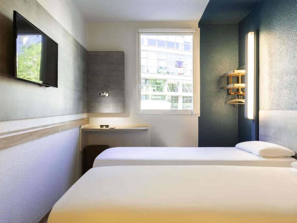 Habitación con 2 camas individuales, 2 camas individuales del hotel Ibis budget París Porte D'Orleans. Foto 6