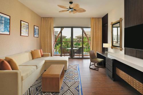 Suite, 1 bedroom Suite, 1 King, Resort view, Balcony del hotel Lapita, Dubai Parks and Resorts, Autograph Collection. Foto 6