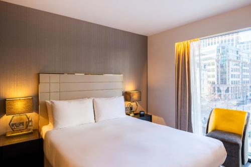 Habitación Superior con cama extragrande del hotel Saint London. Foto 2