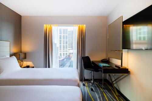 Suite con sofá cama - Cama extragrande del hotel Saint London. Foto 1