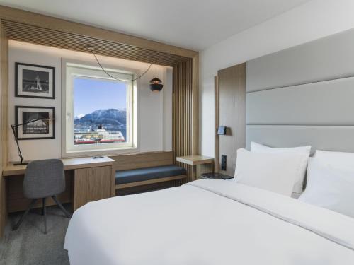 Habitación Estándar con vistas al mar del hotel Radisson Blu Tromso. Foto 2