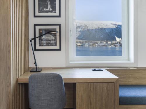 Habitación Estándar con vistas al mar del hotel Radisson Blu Tromso. Foto 3