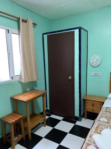 Habitación Individual con baño compartido del hotel Pensión Lisdos. Foto 4