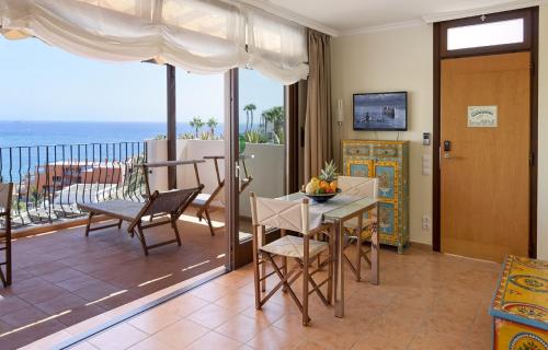 Apartamento con vistas al mar del hotel Idyll Suites- Only Adults. Foto 1