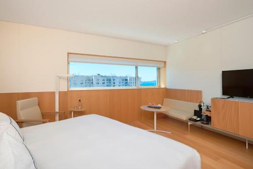 Habitación Doble con vistas al mar - 1 o 2 camas - The Leve del hotel Melia Palma Bay. Foto 2