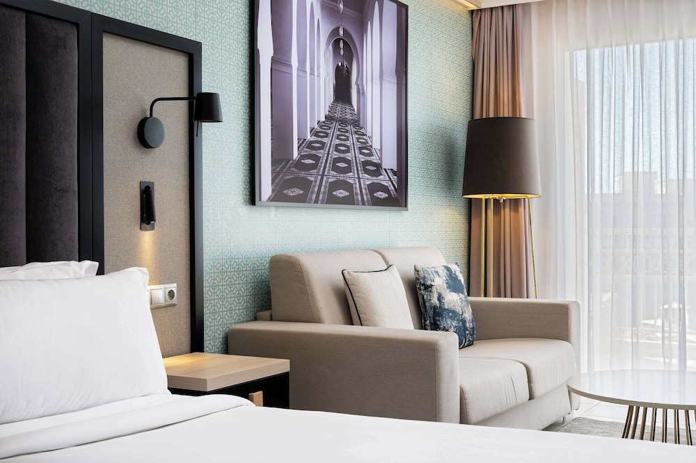 Habitación Premium, balcón, vistas parciales al mar del hotel Radisson Blu Resort, Saidia Beach. Foto 3