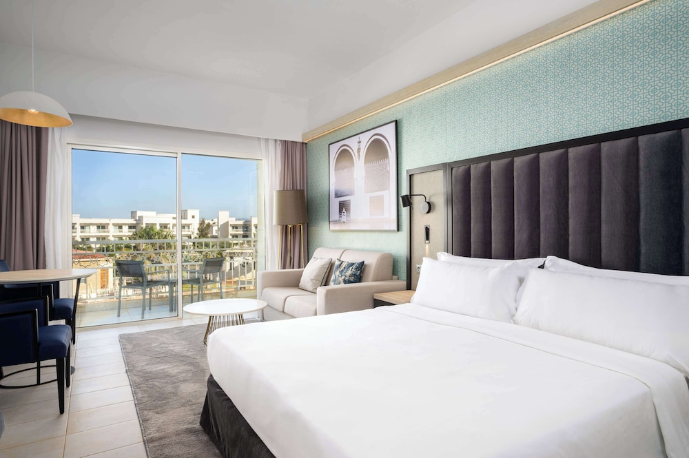 Habitación superior, balcón, vistas al jardín del hotel Radisson Blu Resort, Saidia Beach