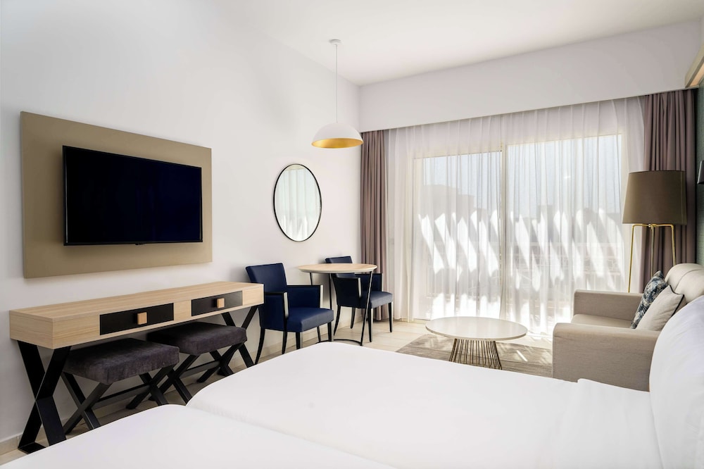 Habitación superior, balcón, vistas al jardín del hotel Radisson Blu Resort, Saidia Beach. Foto 3