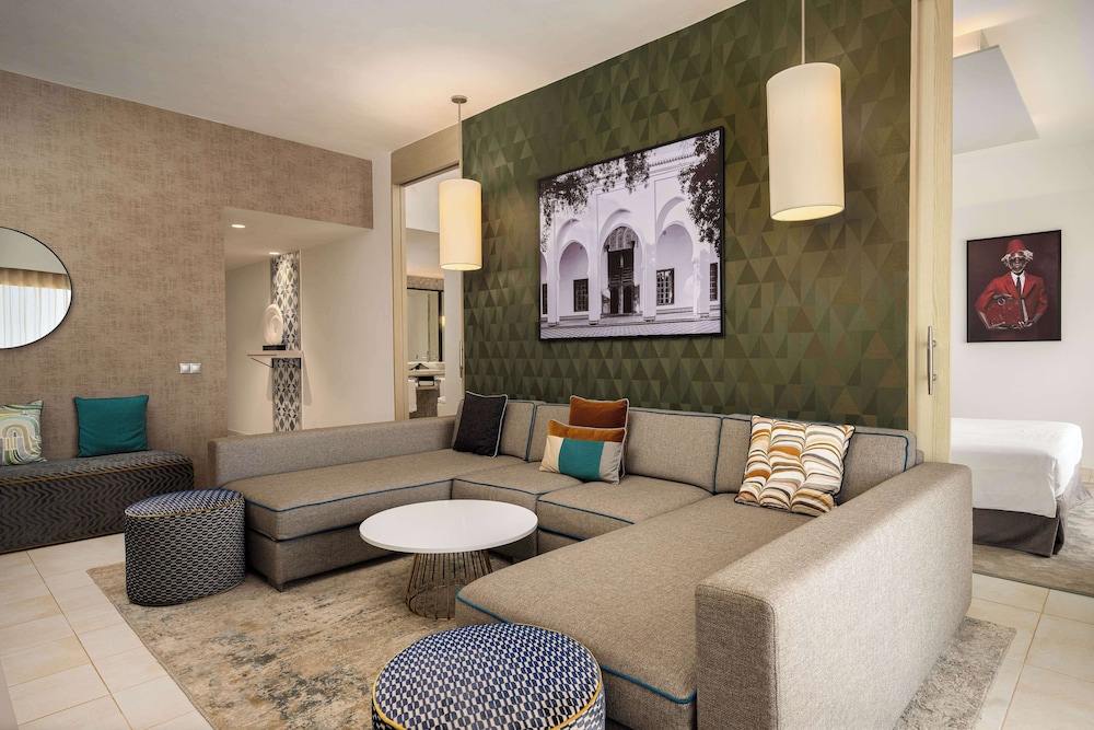 Suite Royal, frente a la playa del hotel Radisson Blu Resort, Saidia Beach. Foto 5