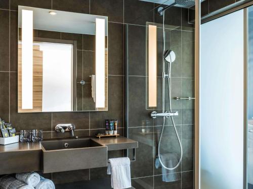 Habitación Doble Superior del hotel NOVOTEL CANARY WHARF. Foto 2