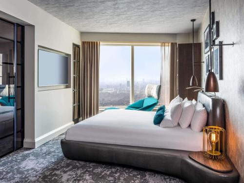 Habitación Executive del hotel NOVOTEL CANARY WHARF. Foto 1