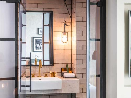 Estudio Suite del hotel NOVOTEL CANARY WHARF. Foto 1