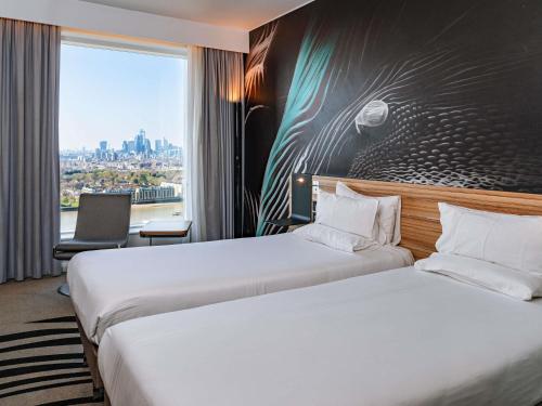 Habitación Doble Superior - 2 camas, con vistas a la ciudad del hotel NOVOTEL CANARY WHARF. Foto 3