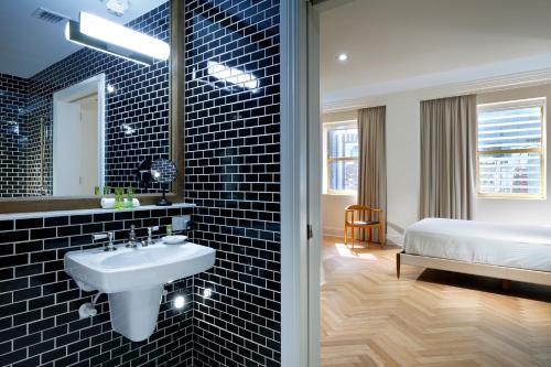 Habitación Deluxe - adaptada para personas de movilidad reducida del hotel Eurostars Langford. Foto 2