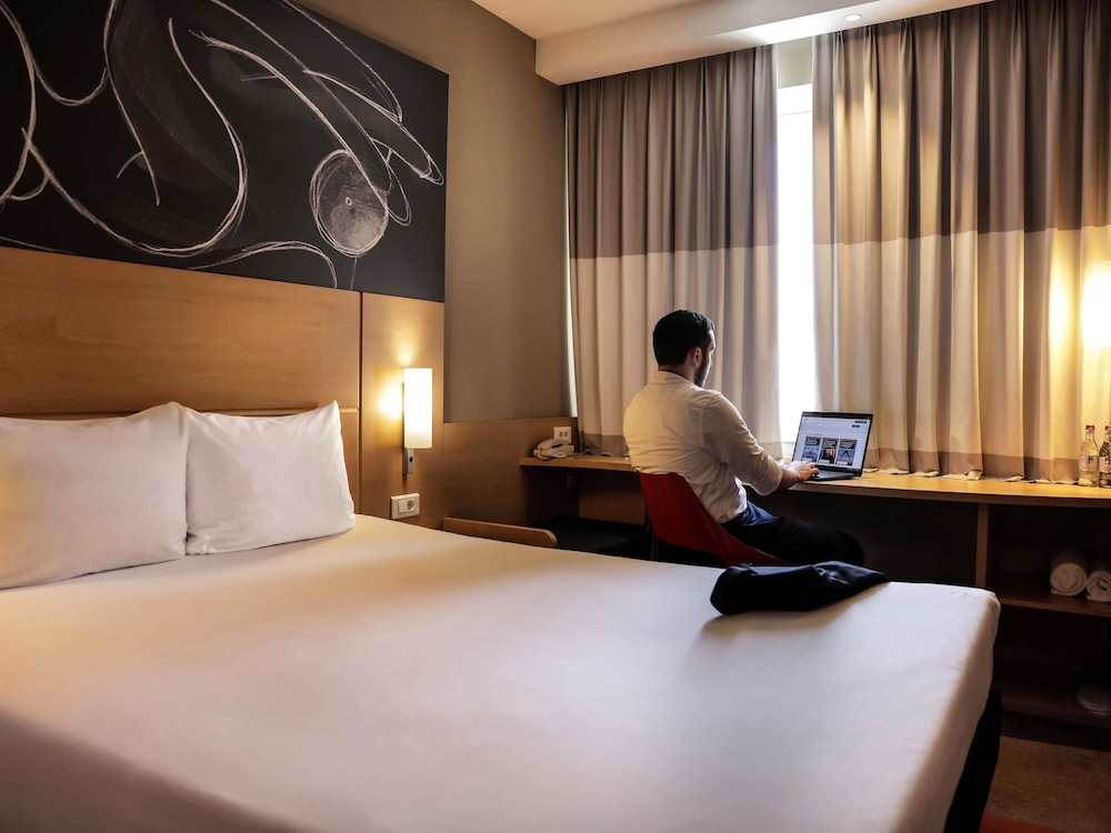 Habitación Estándar con 1 cama doble del hotel Ibis Yerevan Center. Foto 4