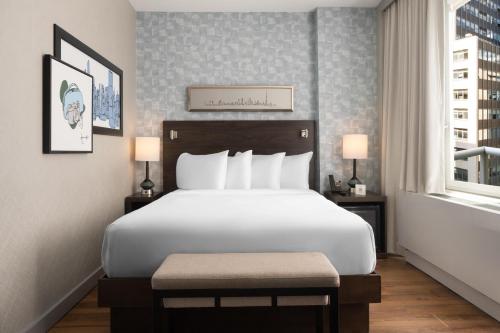 Habitación Queen con balcón del hotel The Bernic NYC