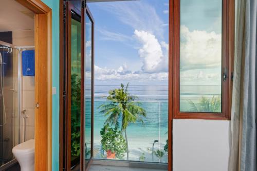Habitación Doble Deluxe con vistas al mar, traslado gratuito de ida y vuelta al aeropuerto y 10% de descuento en comida y bebida - 1 cama doble del hotel H78 Maldives. Foto 2