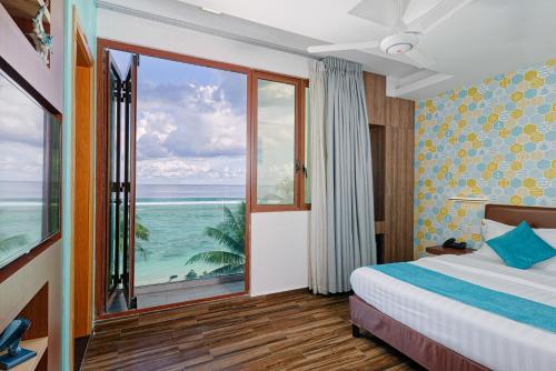 Habitación Doble Deluxe con vistas al mar, traslado gratuito de ida y vuelta al aeropuerto y 10% de descuento en comida y bebida - 1 cama doble del hotel H78 Maldives. Foto 12