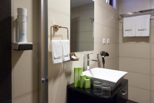 Habitación Doble Deluxe con traslado gratuito de ida y vuelta al aeropuerto 10% de descuento en alimentos y bebidas - 1 cama doble del hotel H78 Maldives. Foto 4