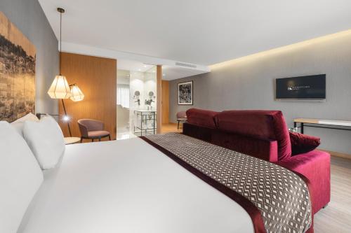 Habitación Doble con sofá cama del hotel Eurostars Porto Centro. Foto 8