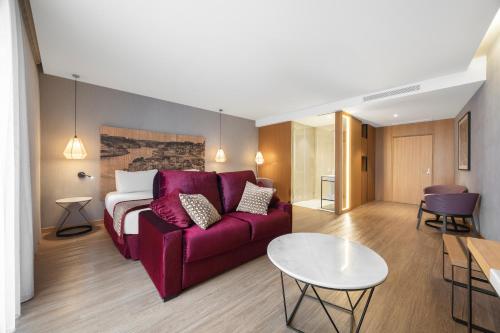Habitación Doble con sofá cama del hotel Eurostars Porto Centro. Foto 10