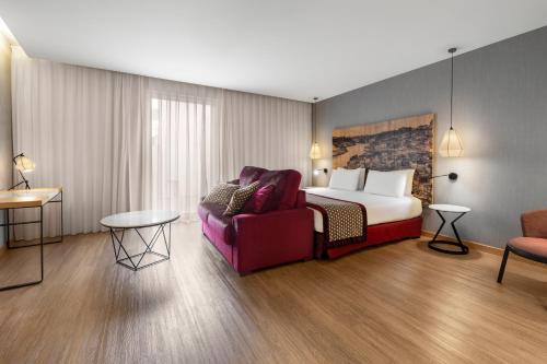 Habitación Doble con sofá cama del hotel Eurostars Porto Centro. Foto 12