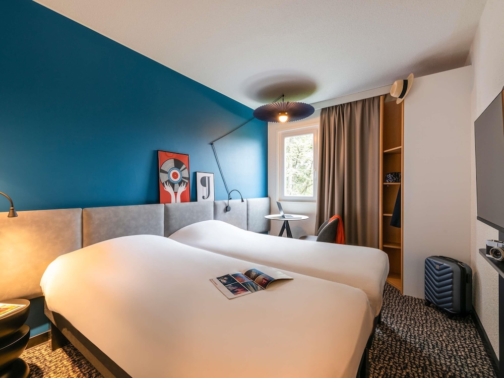 Habitación estándar con dos camas individuales del hotel Ibis Nuits Saint Georges. Foto 6