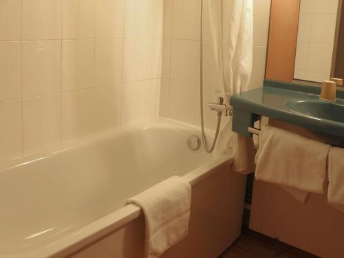 Habitación Doble Estándar del hotel Ibis Dijon Sud. Foto 3
