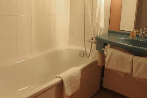 Habitación Doble Estándar - 2 camas del hotel Ibis Dijon Sud. Foto 8