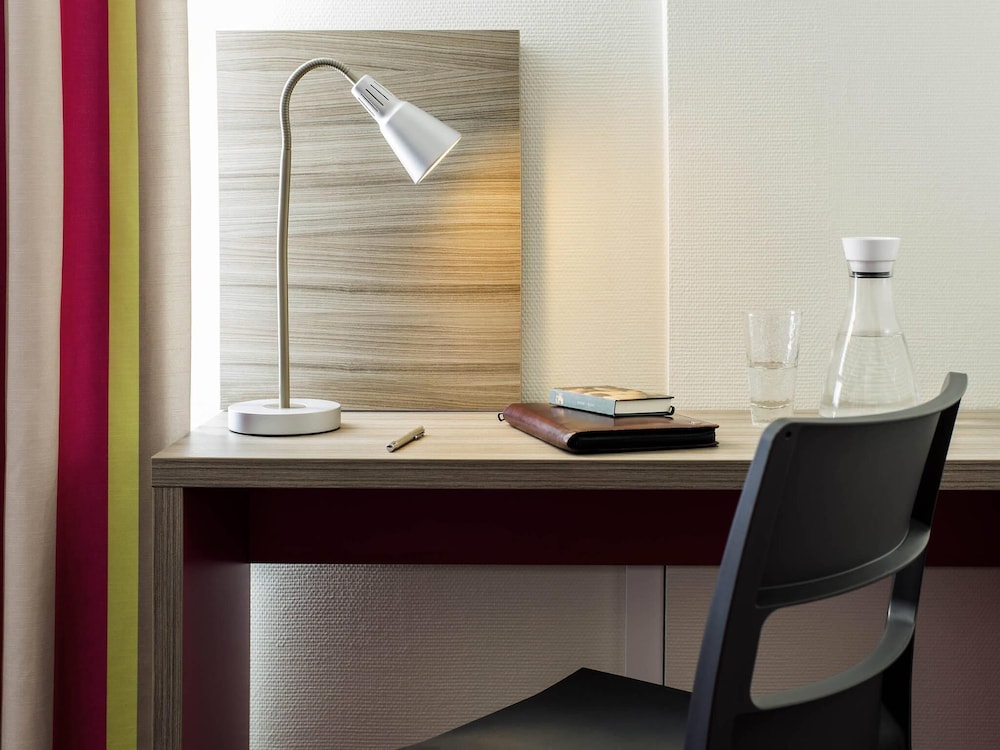 HABITACIÓN SUPERIOR CON DOS CAMAS INDIVIDUALES Y BALCÓN del hotel Ibis Styles Saint Gilles Croix De Vie. Foto 5