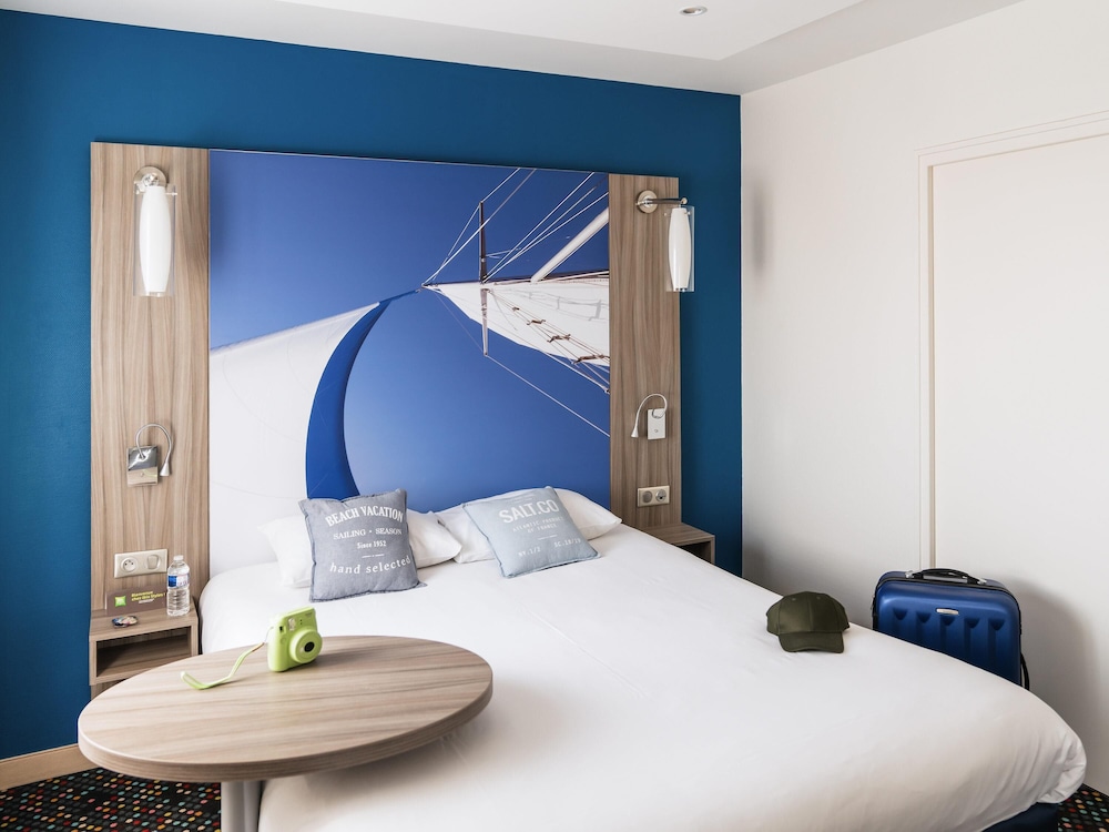 Habitación doble con balcón del hotel Ibis Styles Saint Gilles Croix De Vie