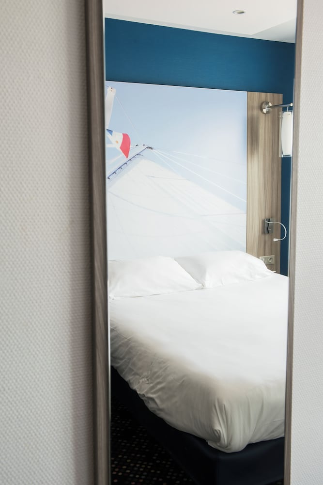 Habitación doble con balcón del hotel Ibis Styles Saint Gilles Croix De Vie. Foto 3
