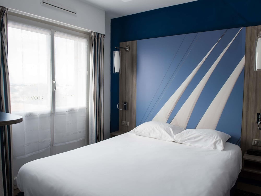 Habitación doble Vista ciudad 1 Cama doble del hotel Ibis Styles Saint Gilles Croix De Vie. Foto 4