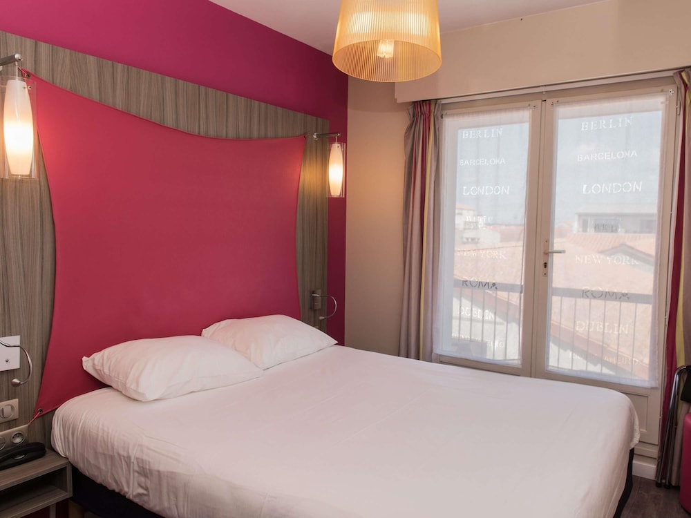 Habitación doble Vista ciudad 1 Cama doble del hotel Ibis Styles Saint Gilles Croix De Vie. Foto 12