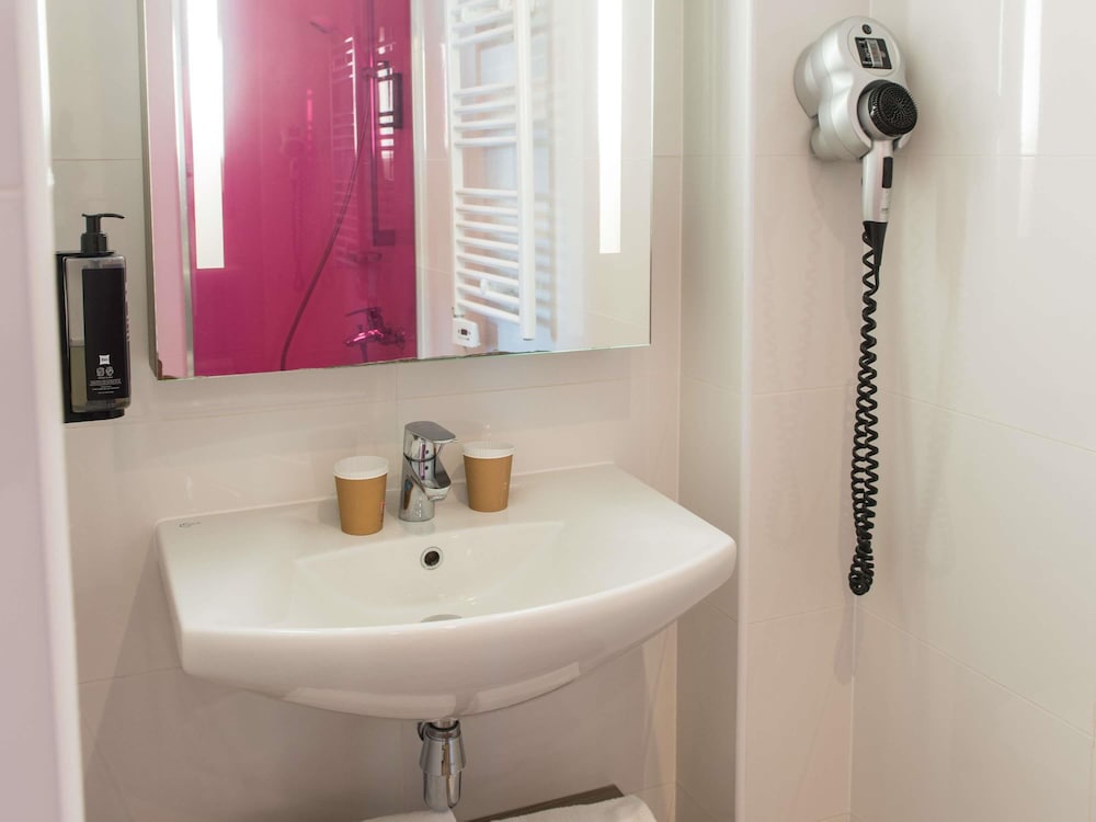 Habitación estándar Vista ciudad 2 Camas individuales del hotel Ibis Styles Saint Gilles Croix De Vie. Foto 4