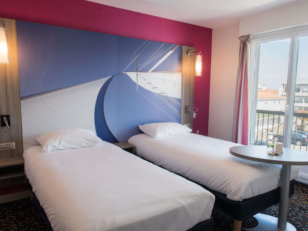 Habitación estándar Vista ciudad 2 Camas individuales del hotel Ibis Styles Saint Gilles Croix De Vie. Foto 6