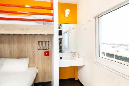 Habitación TRIO renovada máx. Ideal para familias, parejas o amigos del hotel Hotelf1 Metz Actipole