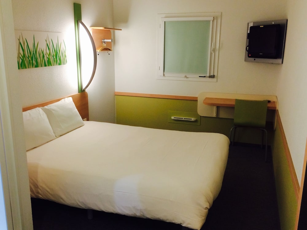 Habitación doble con una cama doble para hasta 2 personas del hotel Ibis Budget Ancenis. Foto 1