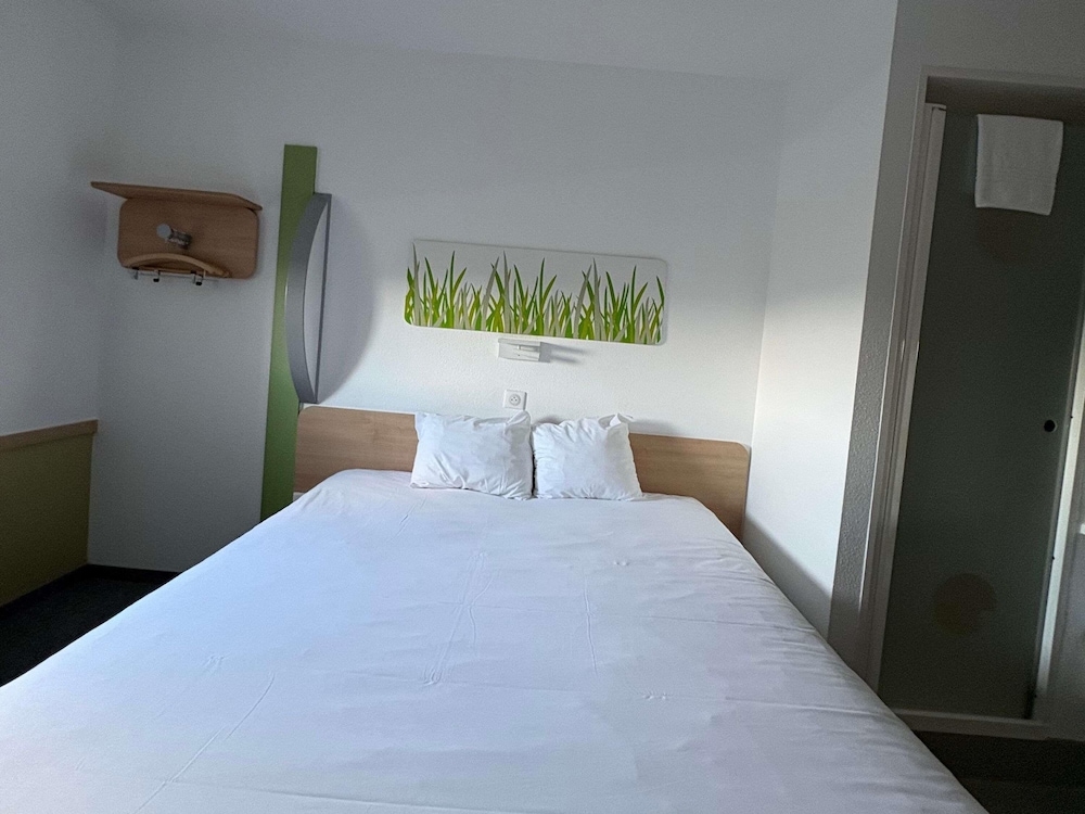 Habitación doble con una cama doble para hasta 2 personas del hotel Ibis Budget Ancenis. Foto 7