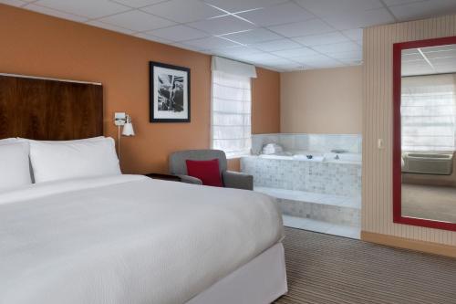 Suite con cama extragrande del hotel The Crossroads - Newburgh. Foto 4