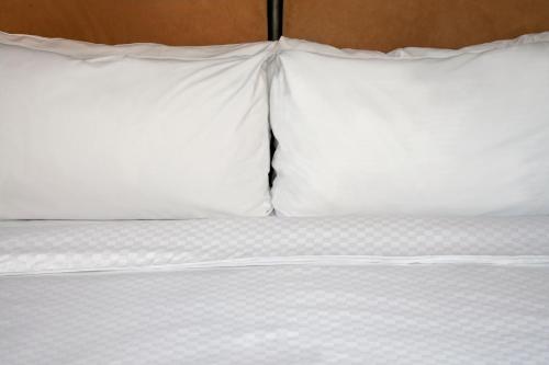 Habitación con bañera y adaptada para personas con discapacidad - Cama extragrande - No fumadores del hotel The Crossroads - Newburgh. Foto 1