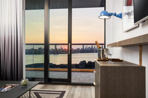Suite del hotel The William Vale. Foto 3