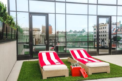 Suite con terraza del hotel 50 Bowery NYC. Foto 3
