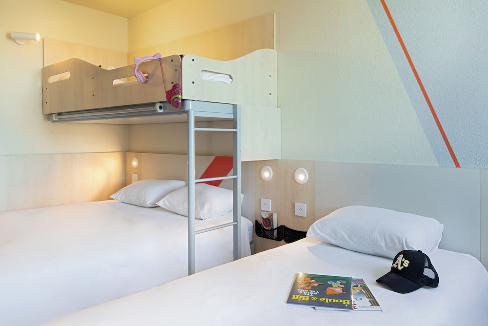 Habitación Standard con 1 cama doble y 1 cama superpuesta del hotel Ibis budget Valence Nord Plateau des Couleures. Foto 2