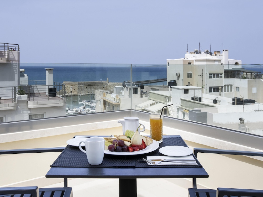 Habitación Deluxe del hotel Ibis Styles Heraklion Central. Foto 6