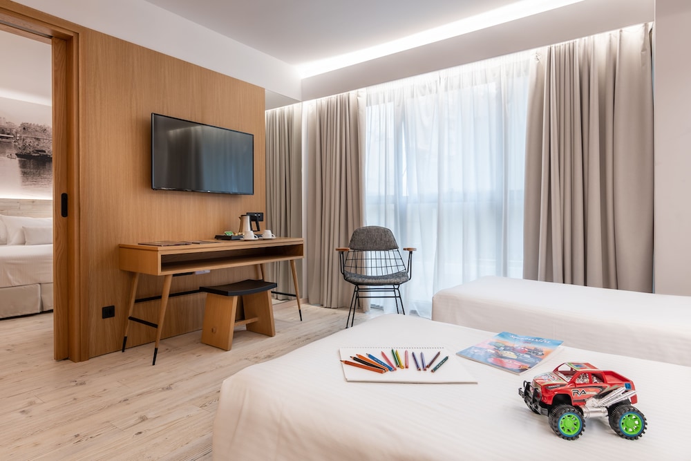 Habitación Familiar del hotel Ibis Styles Heraklion Central. Foto 1