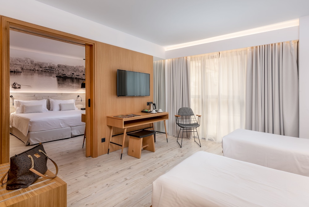 Habitación Familiar del hotel Ibis Styles Heraklion Central. Foto 2