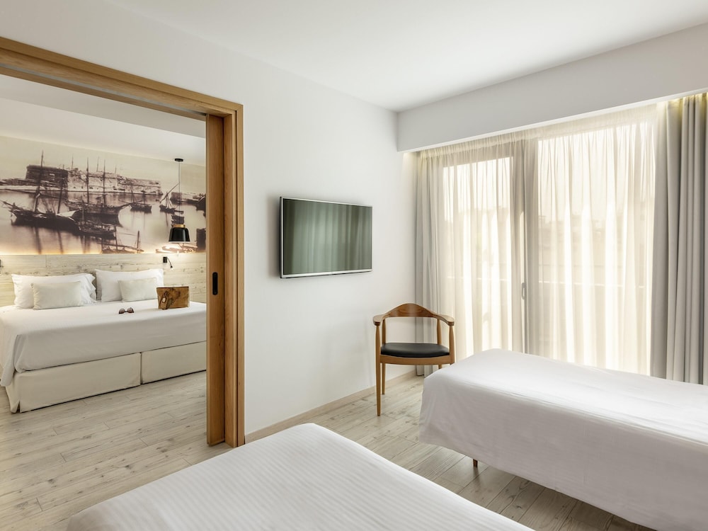 Habitación Familiar del hotel Ibis Styles Heraklion Central. Foto 5